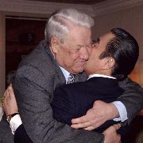 Yeltsin meets Hashimoto